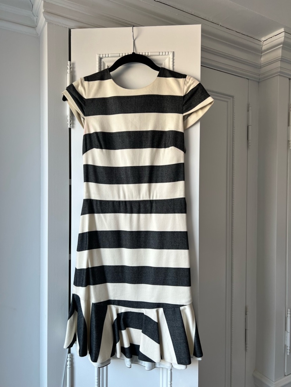 Alice + Olivia Striped Black and Cream Dress Sz 0